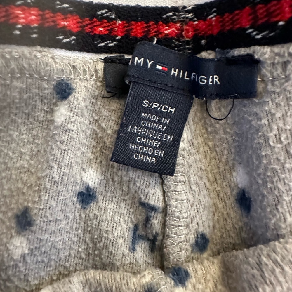 Tommy Hilfiger sleeping shorts fuzzy size S - Picture 2 of 2